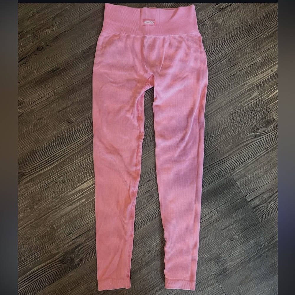 Women’s Pink Ribbed Leggings